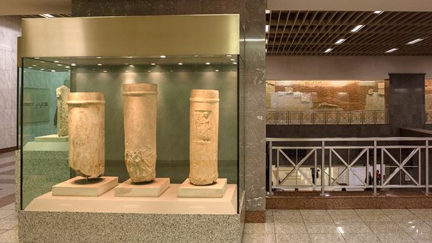 athenianism's tweet photo. A unique metro station: During the 1990s excavations for the Athens metro brought to light around 50,000 artifacts from all periods of Athenian history. As a result, an Archaeological Museum was created within the Syntagma Metro Station, where Lines 2 and 3 converge. https://t.co/cGJsSLsGjX