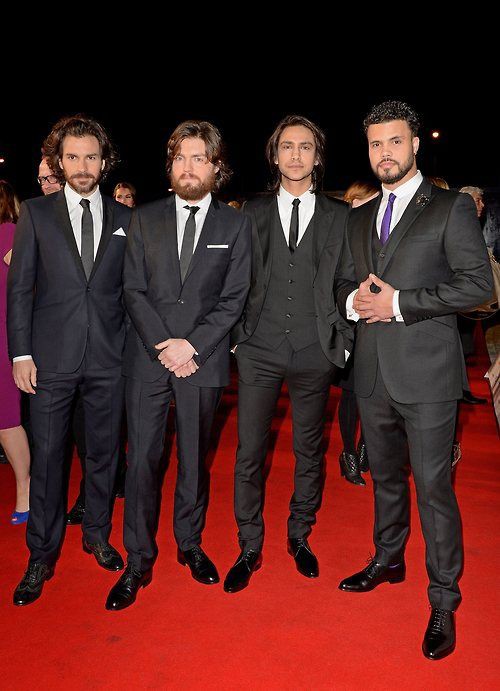 @JuttaFreudig @5SOS1DLouAsh We do, and it's such a lovely  photo  to keep 💕 
#santiagoCabrera #TomBurke 
#LukePasqualino #HowardCharles 
#TheMusketeers #MissingTheMusketeers