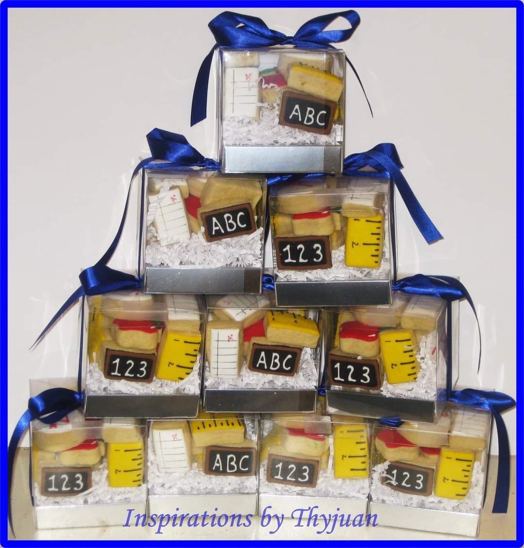 Thyjuan's tweet image. End of School Year Mini Cookies
#endofschoolyeargift 
#endofschool 
#schoolgift 
#cookie  
#cookiegift 
#summerishere