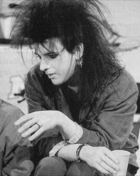 HAPPY BIRTHDAY TO SIMON GALLUP <3333 best bass player of all time and my biggest inspiration 
