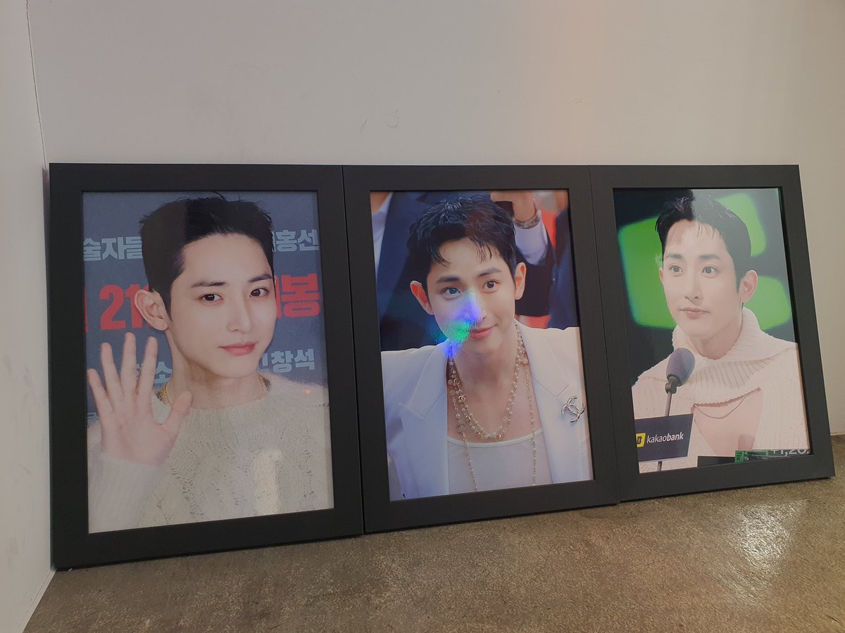 531yswhkx_'s tweet photo. 혁끼님이 열어주신 프레임 이벤트 후기✨️
진짜 너무 이뻤어요!! 포토스튜디오에 혁수가 가득❤️
액자들이 너무 이뻐서 마감할때 가져오고 싶었지만..
그 시간에 선약이 있는 바람에..
그리구 특전 중에 혁수토끼가 너무 이쁜거이쬬..❣️
#Endless_Love #혁수네컷 https://t.co/4LK2Qs2F1G