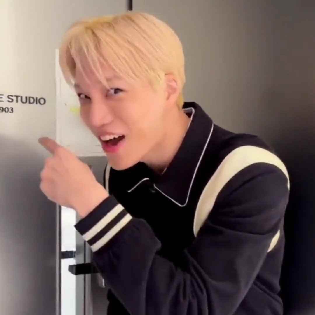 به مناسبت نابودی اس ام هرچی کرمته ریپ میزنی دوست عزیز؟
EXOL always with EXO
#내청춘_내가지킨다 
#엑소뒤에_항상에리있다
<a href="/weareoneEXO/">EXO</a> <a href="/layzhang/">Lay Zhang</a> <a href="/B_hundred_Hyun/">Baekhyun_EXO</a>
