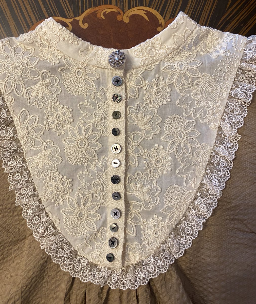 私としてはアンティーク感とキラキラが増して結構気に入っています(*´꒳`*) https://t.co/Dpv4KU9bZa https://t.co/LuZaK52te4