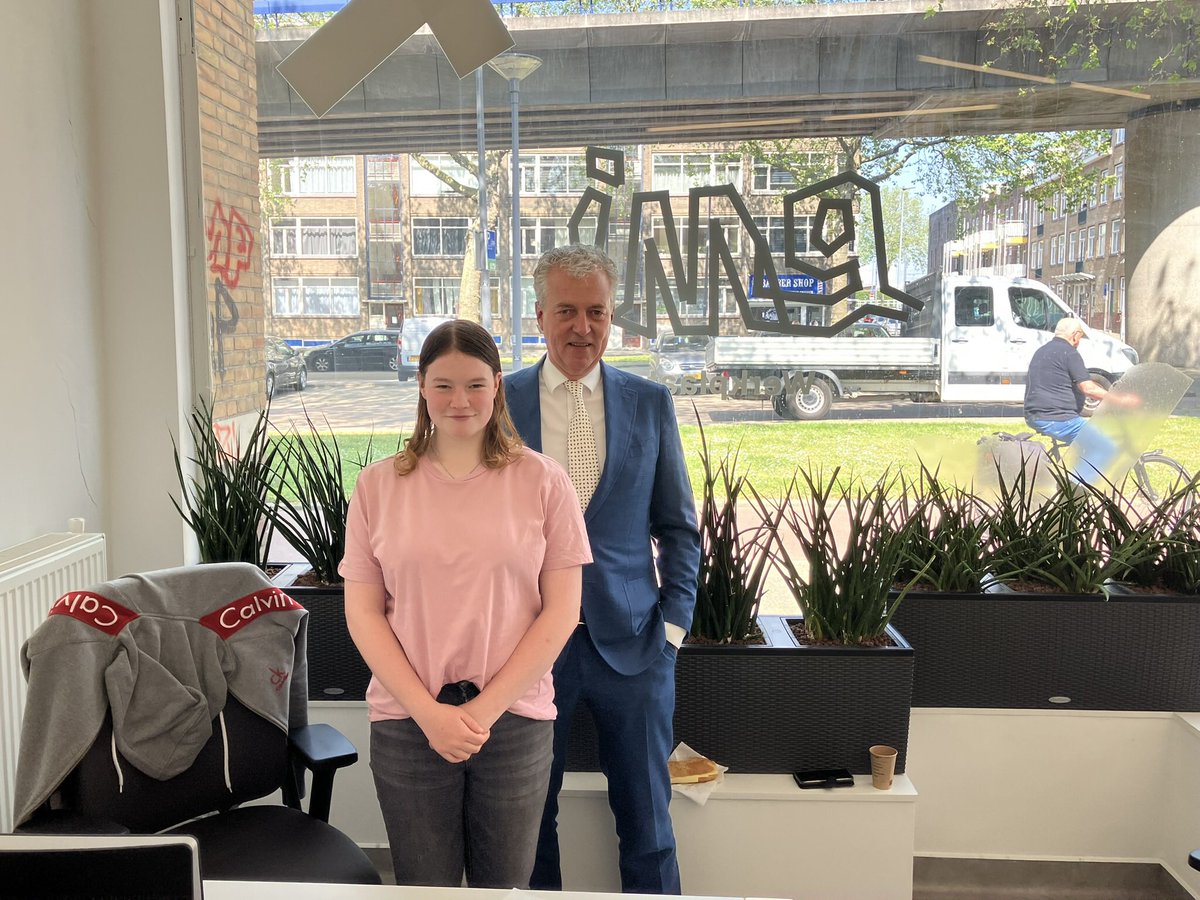 Dit is Crystal. Zij zit op het Portius Juliana in Charlois en is vandaag de baas van het NPRZ. Ze doet mee aan de <a href="/JINC/">JINC</a> actie #debaasvanmorgen en doet vandaag onderzoek (ook met werkbezoek aan NPRZ-partner <a href="/Albeda/">Lourens Albeda</a>) hoe we leerlingen kunnen interesseren voor een baan in de zorg.