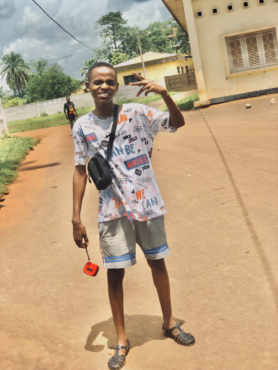 machinearapper's tweet photo. Bon début de mois de juin à toute et à tous 🎧 https://t.co/eV6xp4AfsF