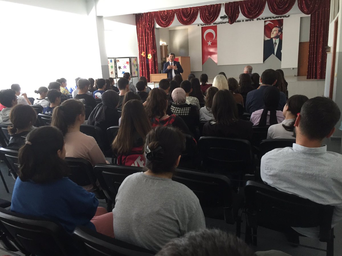 İl Milli Eğitim Müdürümüz Sayın <a href="/ahmetozdemirmem/">Ahmet Özdemir</a> okulumuzu ziyaret ederek LGS Hazırlık öğrencilerimize güzel bir gelecek ve başarı dileklerinde bulundu. Nazik ziyaretlerinden dolayı şükranlarımızı arz ederiz <a href="/tokatmem/">Tokat İl Millî Eğitim Müdürlüğü</a> <a href="/tokatvaliligi/">Tokat Valiliği</a>