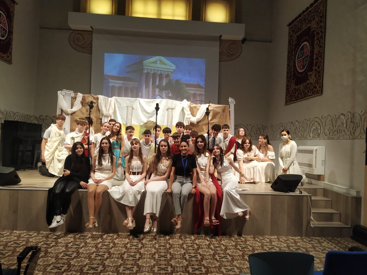🎭¡“EL JUICIO DE PARIS” y “ORFEO Y EURIDICE” LLEGA A SANTO DOMINGO!🎭
En Cultura Clásica, 2ºESO ha representado "El juicio de Paris" y los de 4º de ESO "Orfeo y Euridice". Los espectadores han sido los alumnos de 4ºEP que han aplaudido la interesante actividad teatral.