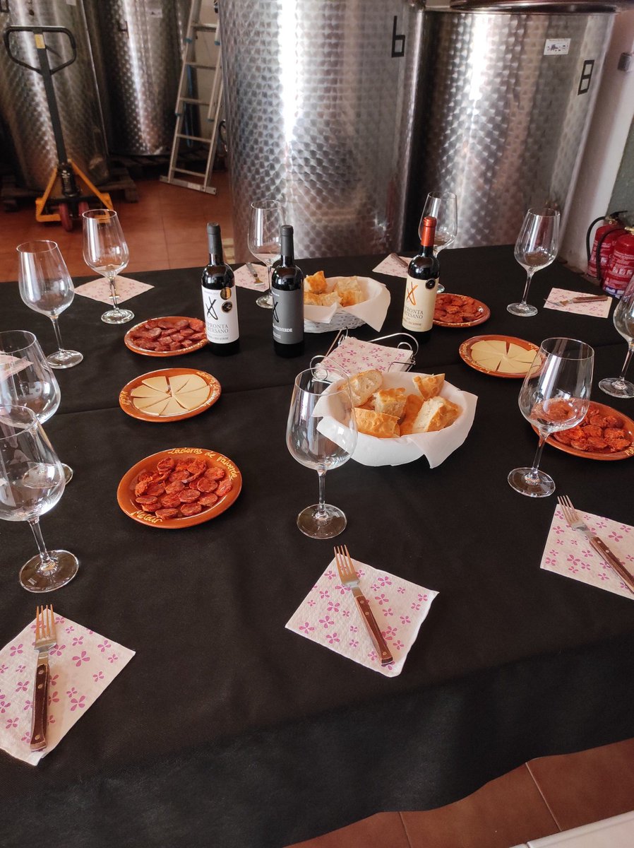 LaderasValverde's tweet photo. Preparados para la cata, es sólo un pequeño aperitivo!!! https://t.co/BiLqajNVVr