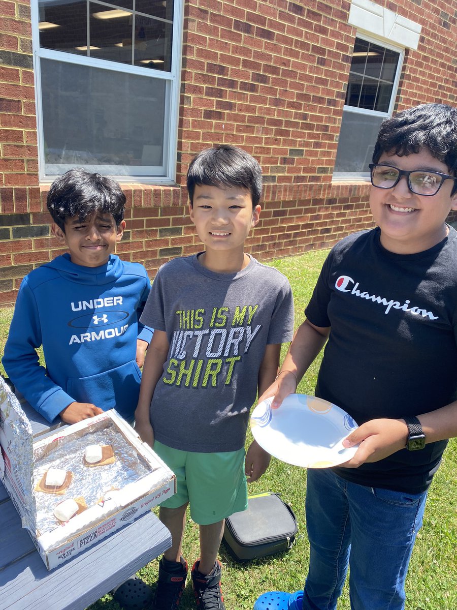 Yesterday we built our own solar ovens and used radiant energy to cook up some delicious s’mores! #Minionsin5th #Liberty15th @LCPSLiberty