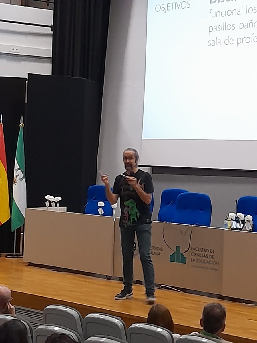 cepmalaga's tweet photo. -El espacio educa o no-
Jornadas "Nuevos retos y enfoques para una dirección de éxito". Directores y directoras de la provincia de Málaga reflexionando sobre la importancia del entorno con @_Sirolopez_  en @Educacion_UMA https://t.co/kP4IVmOUQK