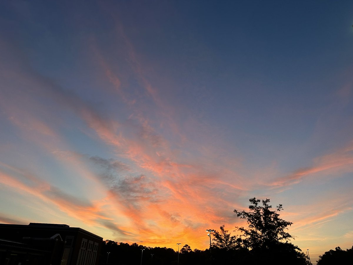 F3Voltron's tweet photo. 14 @F3Arena pax completed 4 corners of exercises and almost ran a 5k. 100 merkins, squats &amp; BBSU for Jay, and Da Bear crawls. Needed a little cheese to go with some whine. Great sunrise, too! Devo: Phil 4:11,12 Contentment. Go make it a great Thursday! @F3LexSC #F3Counts https://t.co/D98mAQynTO