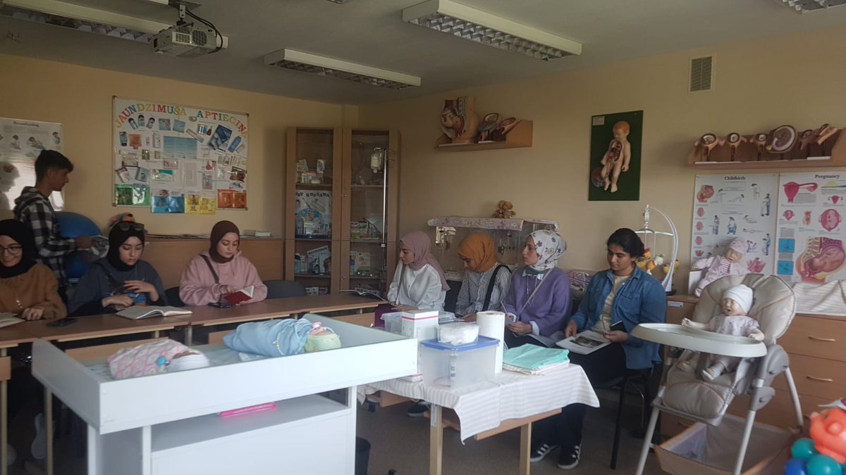 __Bikal's tweet photo. Öğrencilerimizin Erasmus+ proje Okul  Eğitimleri devam ediyor.🇹🇷 https://t.co/IIkuDnUNqk