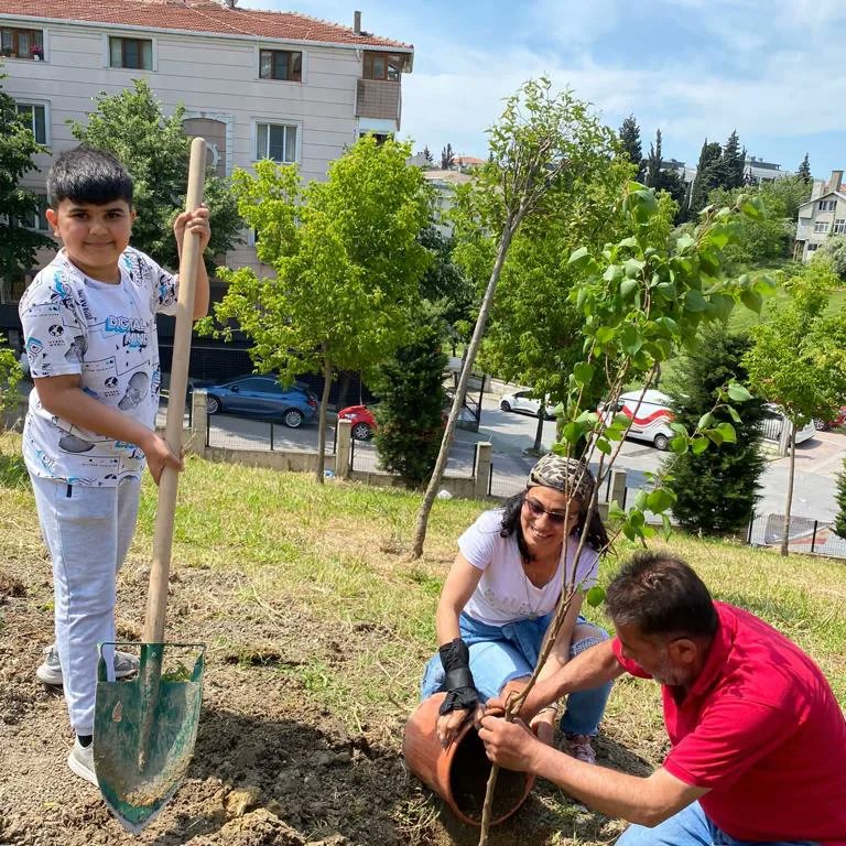 Velilerimiz, öğretmenlerimiz ve öğrencilerimizle bahçenizi ektik, meyve ağaçları diktik... Doğanın güzelliğine güzellik kattık. <a href="/Avcilarilcemem/">Avcılar İlçe Millî Eğitim Müdürlüğü</a> , <a href="/CevatDervisoglu/">Cevat Dervişoğlu</a>