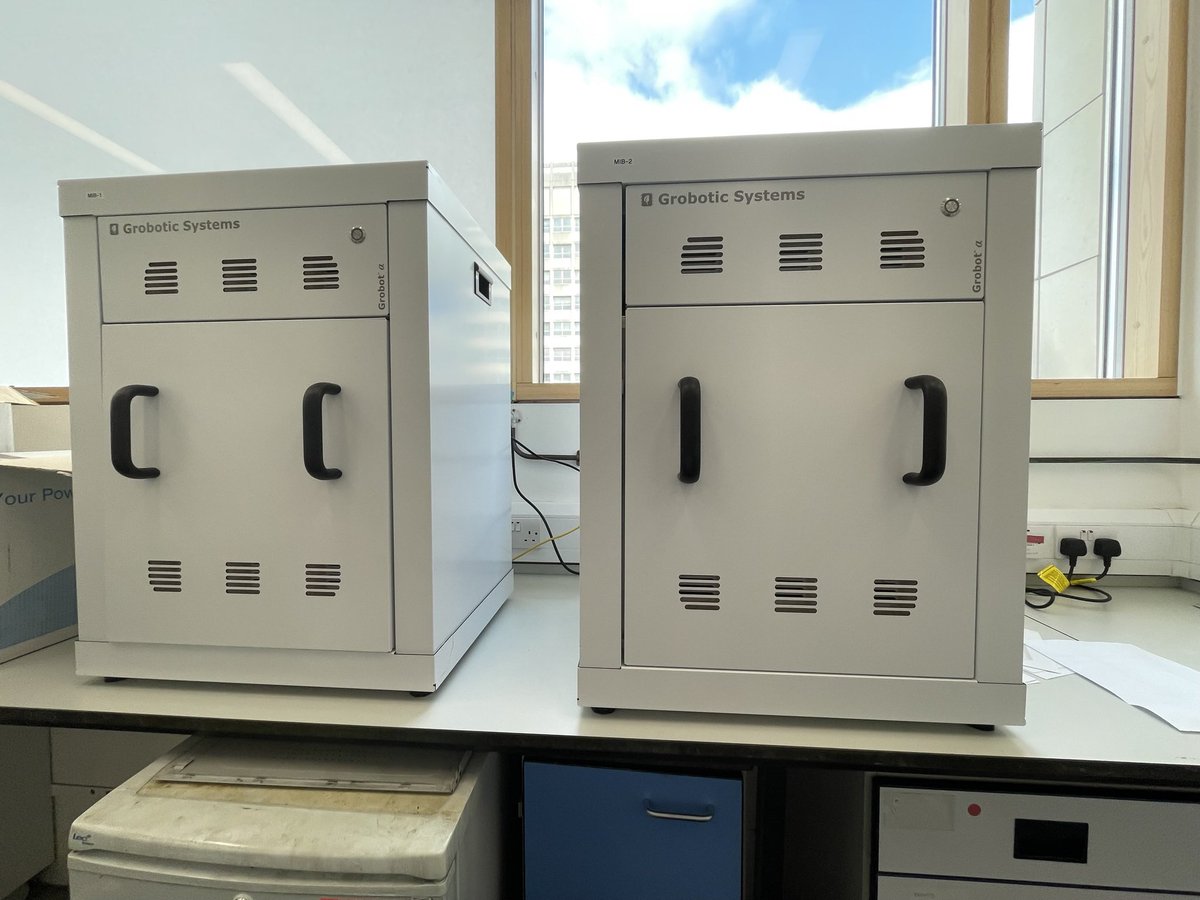 dunkie_c's tweet photo. New kit 😄 Had an awesome week with my team at @UoMMIB / @OfficialUoM learning how to use our microwave digester &amp; having a play with our epic new Growbot Alpha plant growth chambers 😊 (Thanks @a_moschopoulos we’re super happy with them) #EnvironmentalMicrobiology #PlantScience https://t.co/gRJcvsMPm8