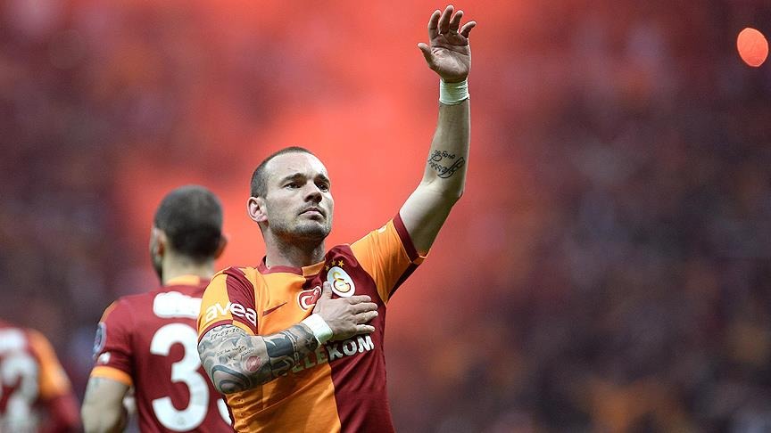 Galatasaray, derbilerin sembol ismi olarak görülen Graeme Souness ve Wesley Sneijder'i Fenerbahçe maçına davet etti. [🔗Sabah]