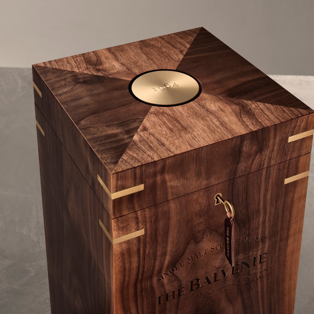 The Balvenie 1964  

We had the esteemed pleasure of crafting the Tantalus Cabinet to house this exquisite whisky. 

#WhiskyCollection
#LimitedEdition
#BEspokeDesign
#LuxuryPackaging