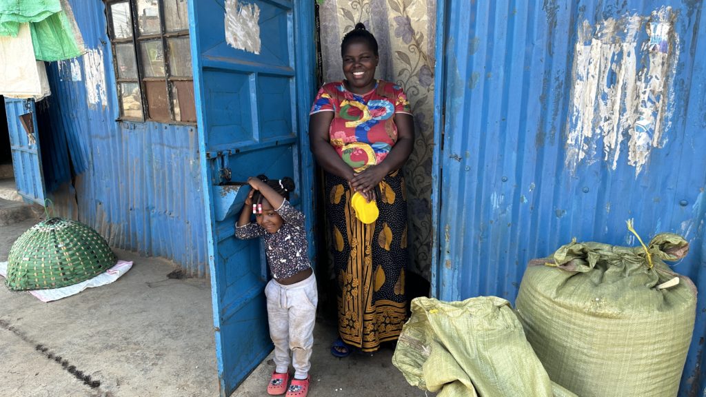 Kun kaksi elefanttia tappelee, ruoho kärsii – Protestien kevät ei laskenut maissijauhon hintaa, mutta uuvutti nairobilaiset

Kenian kirjeenvaihtajan <a href="/MerjaMttnen/">Merja Määttänen</a> juttu: buff.ly/3INAomn 

#Kenia #Nairobi #mielenosoitus #ruoka