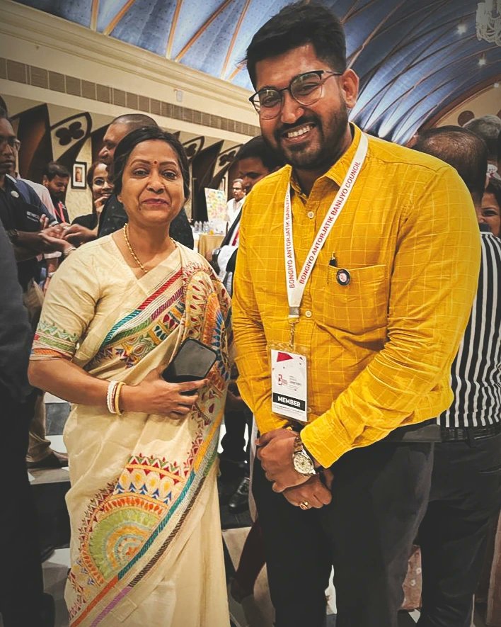 🔱 An entrepreneurial life Each person you meet is an aspect of yourself, clamouring for love and respect.🤝

It's nice to meet Shri @ChandraShekharGhosh managing Director and Chief Executive Officer of @bandhanbank_in , and Madam (Aunty) @NilimaGhosh, one of my favourite people.