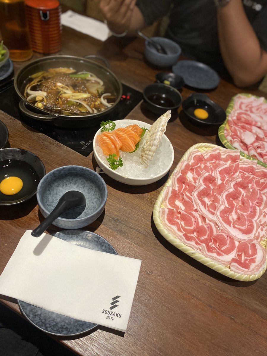 วันนี้ไปลองร้าน SOUSAKU สาขาอารีย์
สุกี้ยากี้อร่อย ซูชิดีงามมากโดยรวมชอบบ