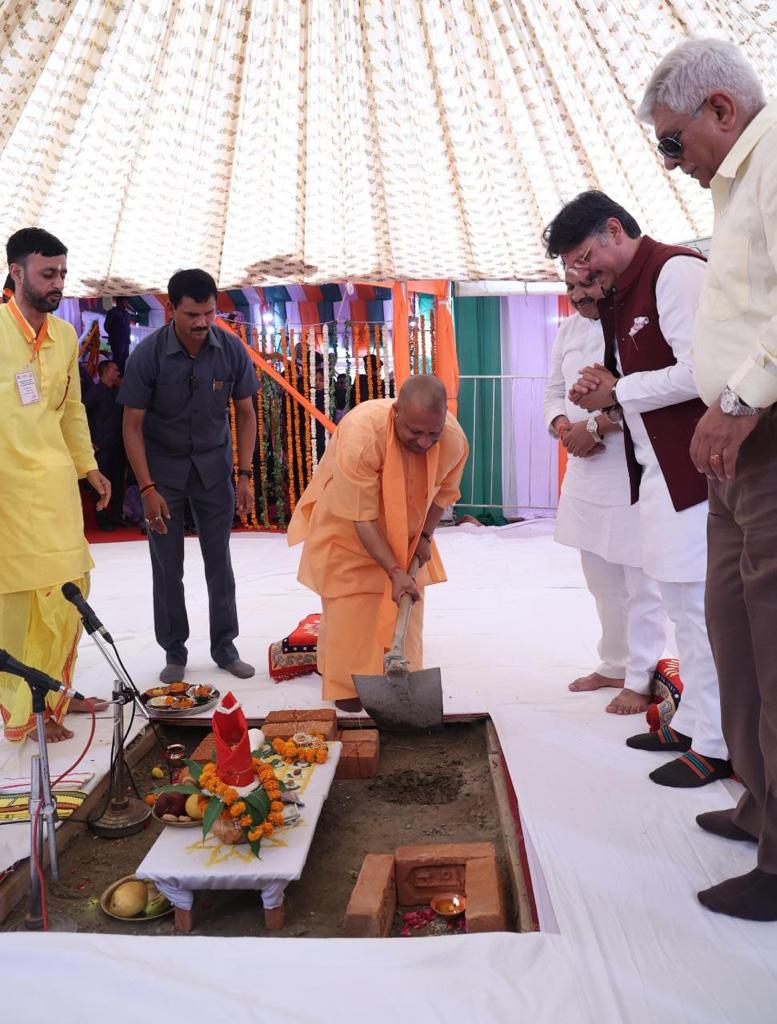 सीएम योगी का ऐलान, प्रदेश के सभी 75 जिलों में तैनात होंगे आपदा मित्र