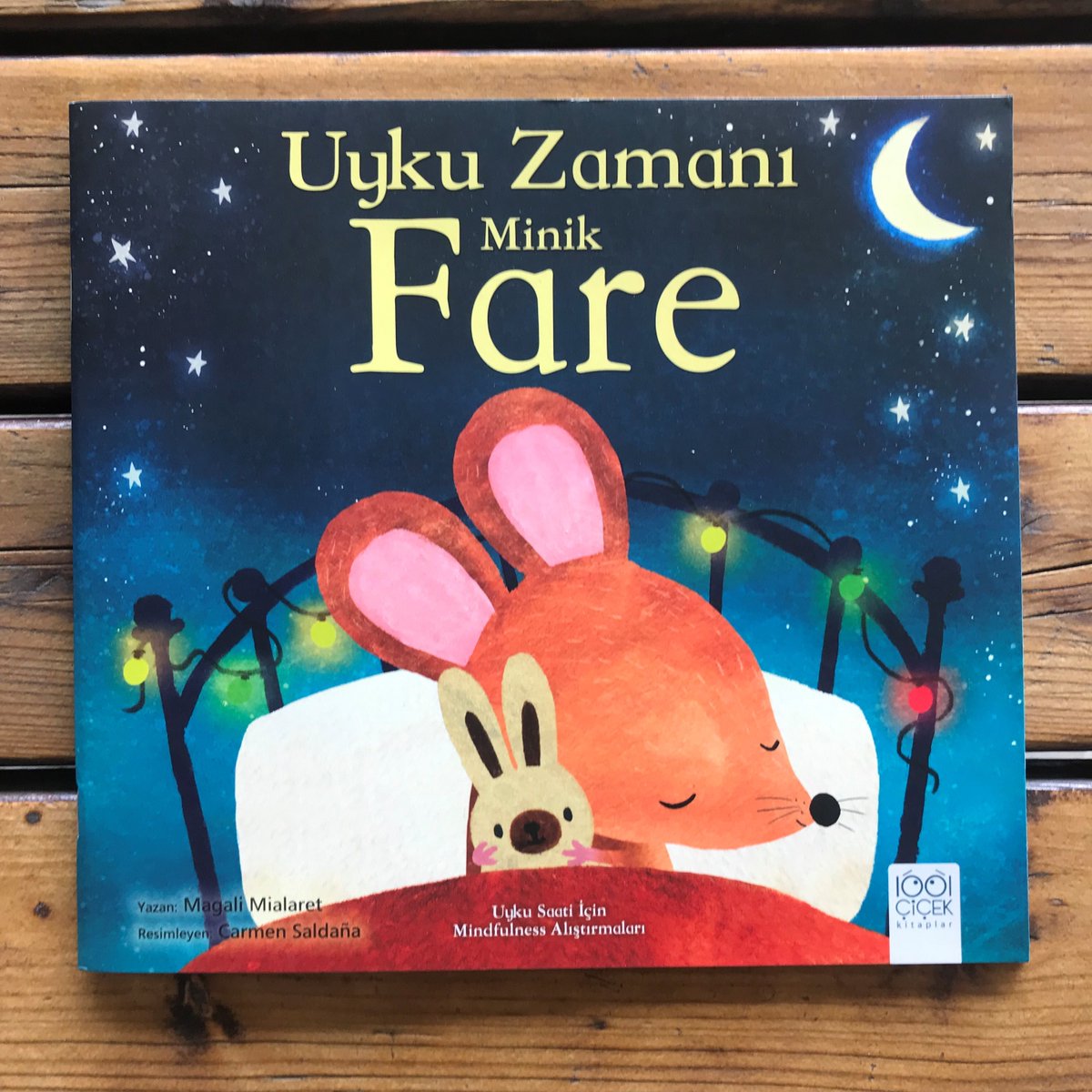 Yeni Kitap!
Uyku Zamanı Minik Fare
32 sayfa, kuşe kağıt renkli resimli
Uyku saati için mindfulness alıştırmaları

#kitap #yenikitap #çocukkitapları #çocukkitabı #çocukkitabıönerisi #çocukkitabıtavsiyesi #1001çiçekkitaplar #farkındalık #mindfulness #uyku #uykuarkadaşı