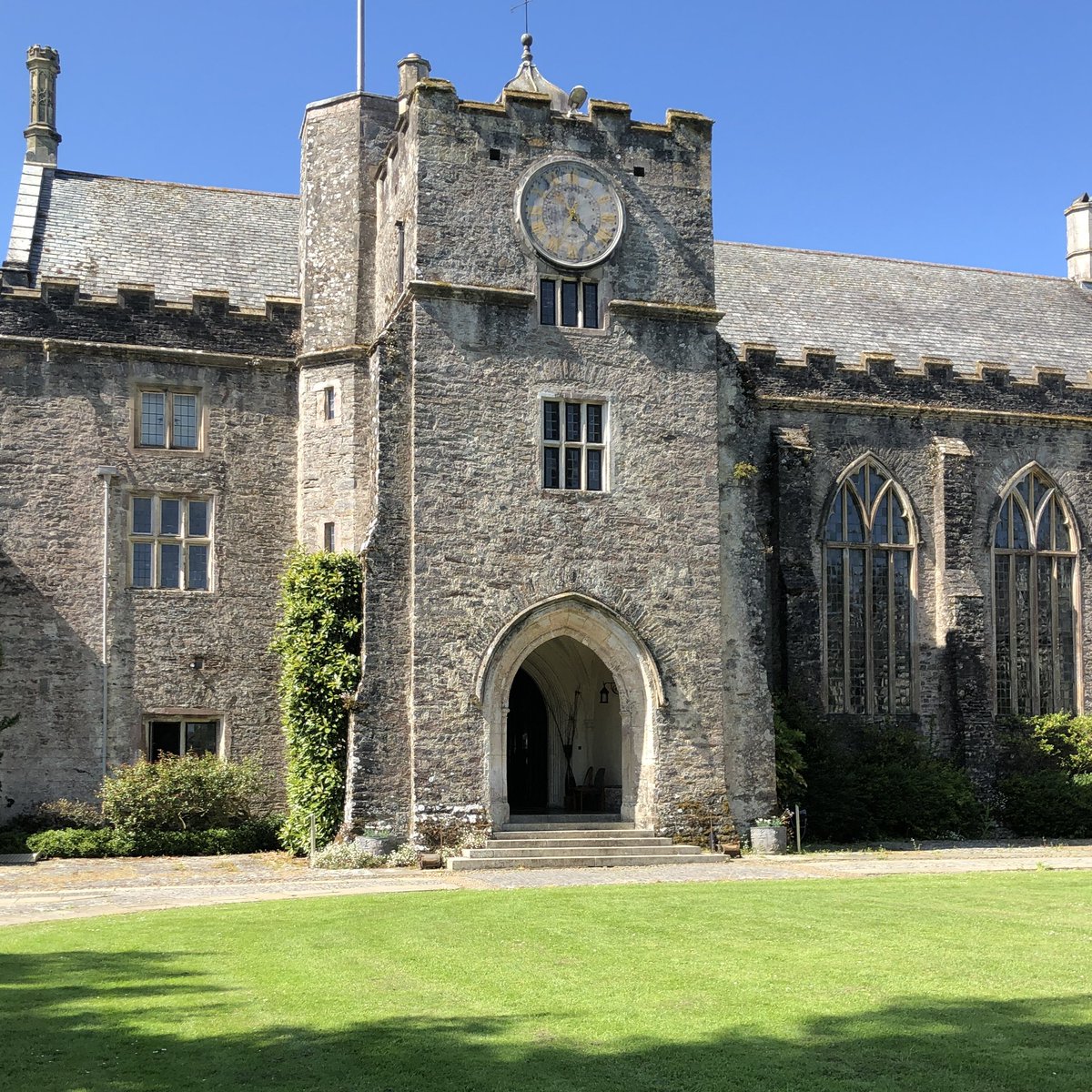 Day 31 #HistFicMay First draft of my WIP is with my editor. It’s the story of a sixteenth century woman who spent much of her life at this wonderful place @DartingtonTrust 

#Devon #WomenInHistory #Amwriting #HistoricalFiction