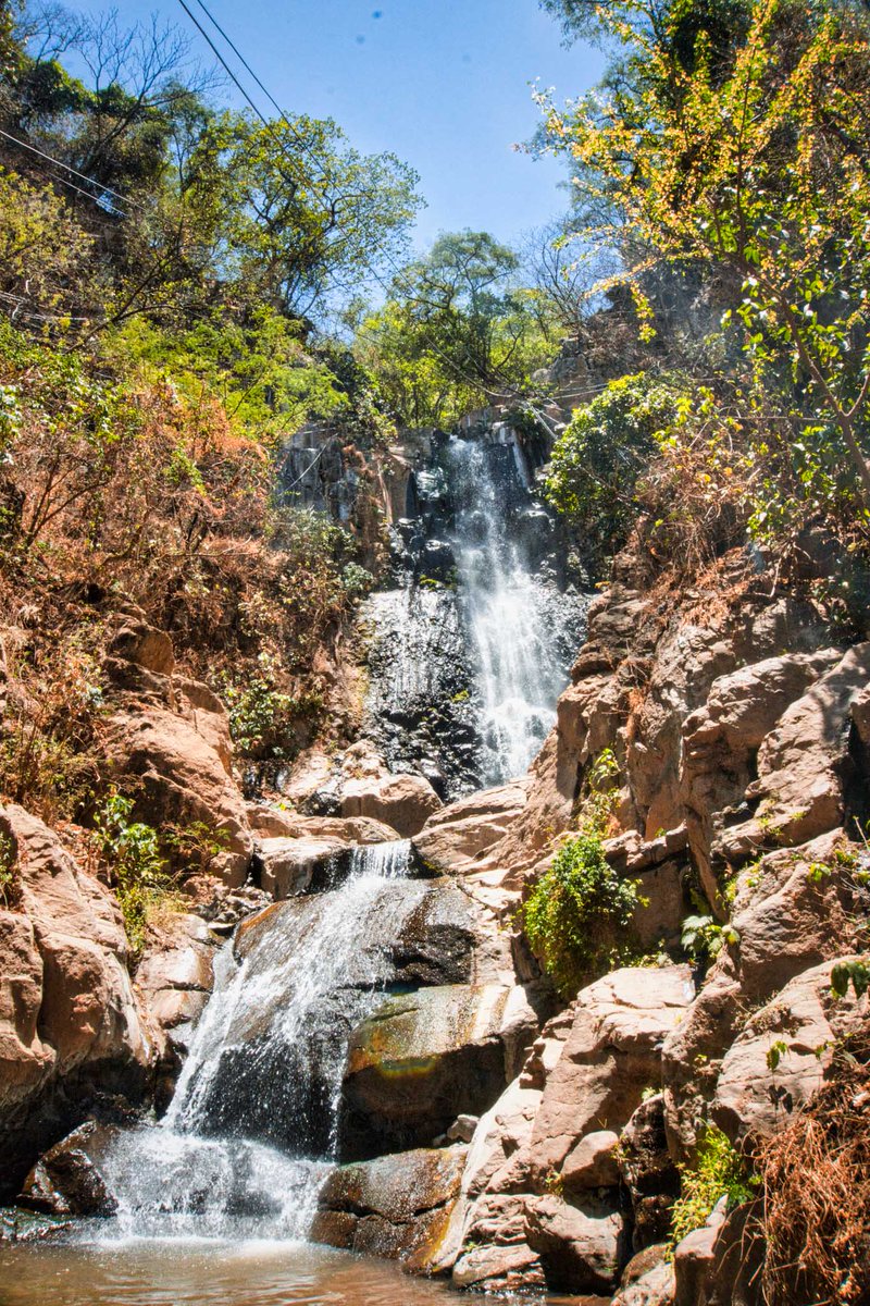 Refréscate aquí . . .  #lavidaalairelibreesmejor #recreacionalairelibre #landscape #nature #canyonhike #canyonhiking