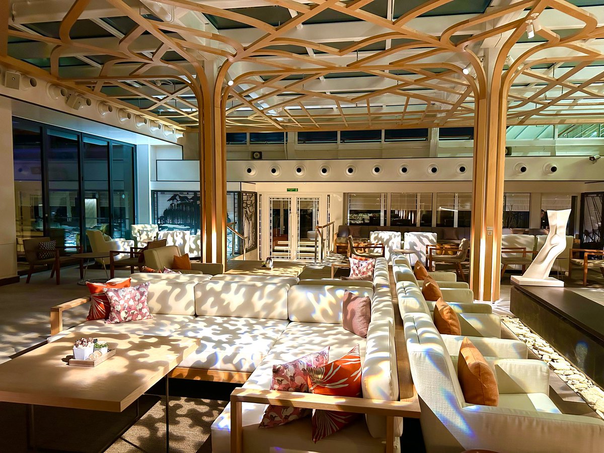 sheiladavies_'s tweet photo. #VikingCruises #Wintergarden on their Ocean ships a perfect place to enjoy a daily #afternoontea or relax during the day but I love the way the light dapples through pale wood of the Tree of Life in the evening #scandichic #norwegianstyle #tbt #Throwbackthursday 
#myvikingstory https://t.co/0k7XmUTYN9