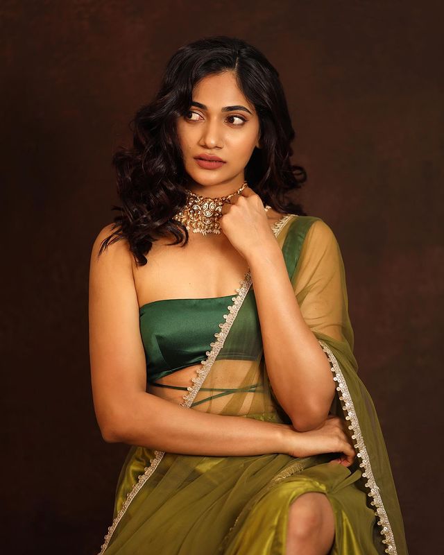 Beautiful LosliyaMariya 😍

Listen to your Favourite Song from Raaga: raaga.com/tamil

#Losliya #ActressLosliya #TamilCinema #Raaga
