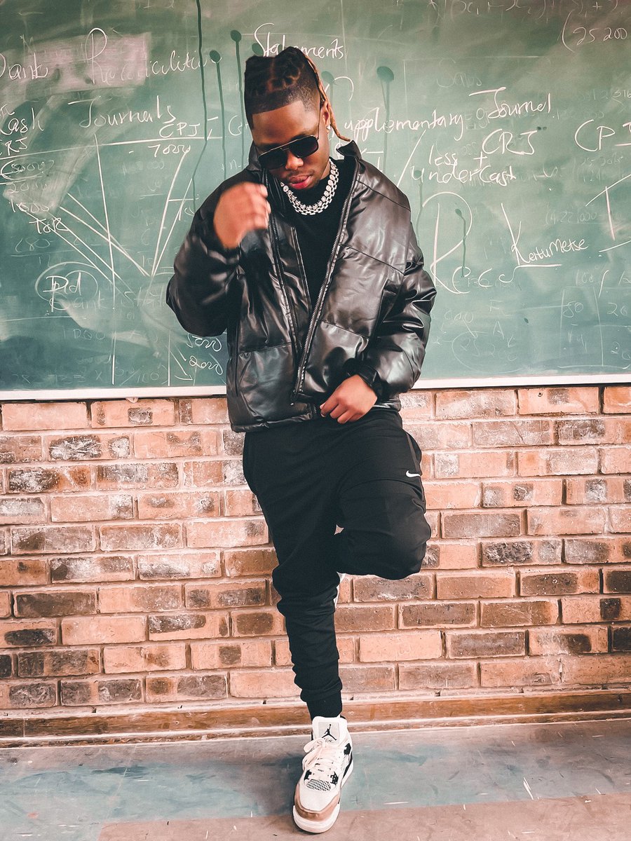 JayHood_SA's tweet image. A DROPOUT WITH A LOT OF CLASS’ 🕴🏾👑

#PermanentProblem