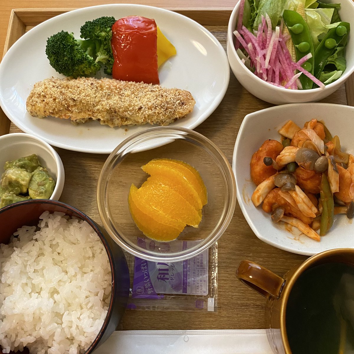 持ち前の明るさが仇となり…、今日からまさかの…同室になった。いや、こう見えて全然若くないし、スポーツやってたの加味してもハード過ぎる😭ご飯は最高にうまいし赤ちゃんは可愛いのだけど https://t.co/HtBgJj1mhz