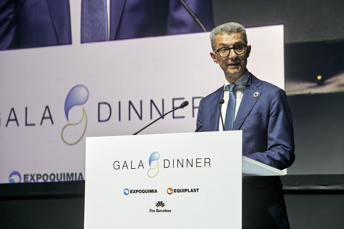 Carles Navarro (<a href="/carles64/">Carles Navarro Vigo 🌍</a>), presidente de #Expoquimia23, abrió ayer una noche histórica, que reunió a más de 600 personalidades del sector químico en el MNAC. El acto contó con la presencia del Conseller <a href="/rogertorrent/">Roger Torrent i Ramió 🎗</a> y del Delegado del Gobierno en Catalunya, <a href="/carlosprietogo/">Carlos Prieto Gómez</a>.