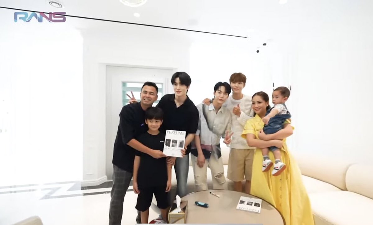Raffi dan Nagita bersama seluruh anaknya :

Anak ke-1, Royoung Malik Ahmad
Anak ke-2, Raehyun Malik Ahmad
Anak ke-3, Rungwoo Malik Ahmad
Anak ke-4, Rafathar Malik Ahmad
Anak ke-5, Rayyanza Malik Ahmad

RANS Family🤭‼️🫵🏻
