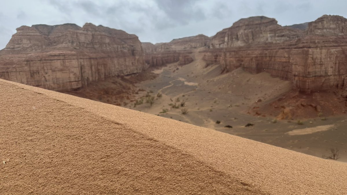 Хэрмэн цав… амьдралдаа заавал нэг очиж үзэх ёстой газар байна лээ.