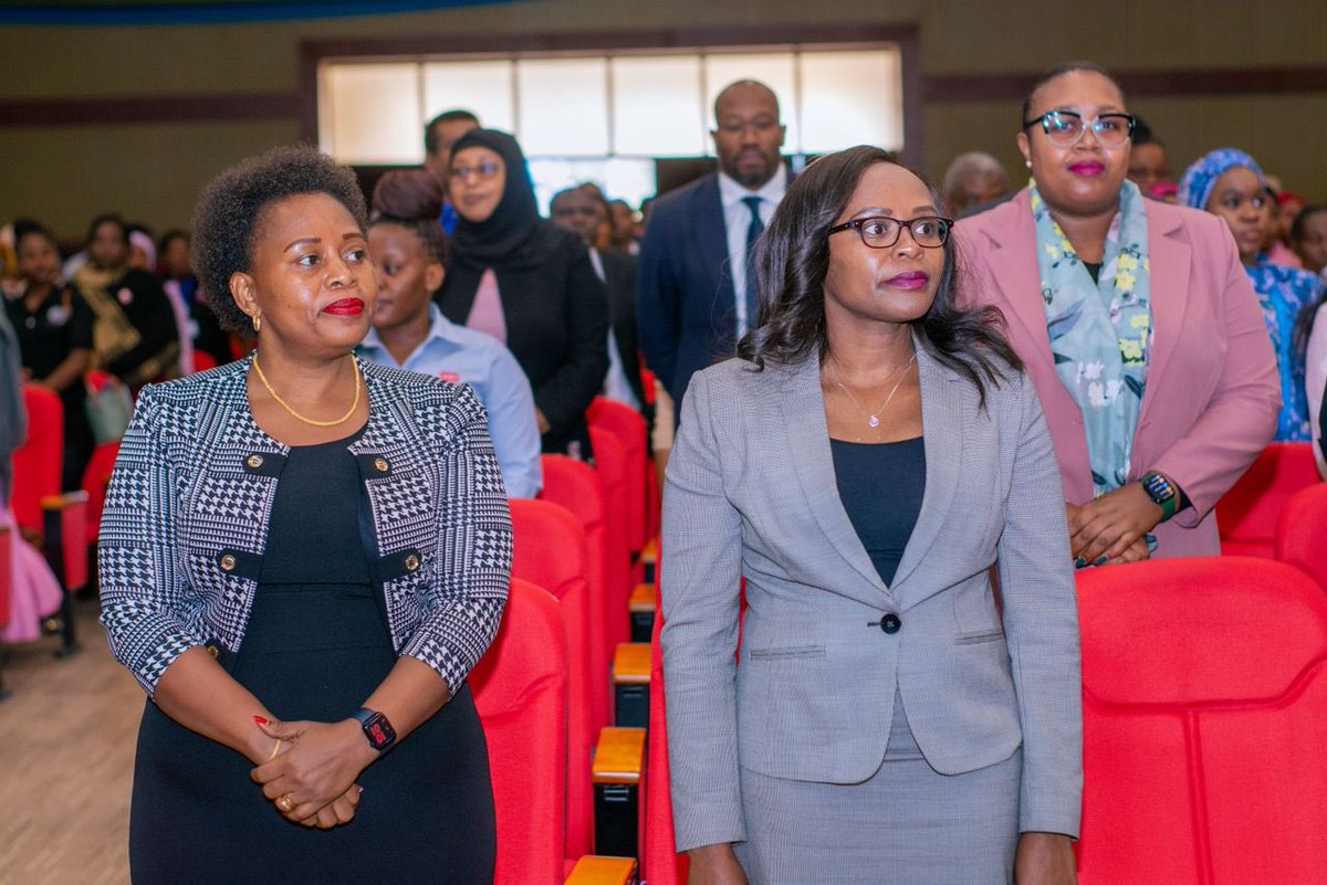 Mhe. Waziri <a href="/Dr_DGwajima/">Dr. Dorothy Gwajima</a> aliambatana na Mhe. Riziki Juma Pembe (Mb), Waziri wa Maendelea ya Jamii, Jinsia, Wazee na Watoto, Zanzibar pamoja na Naibu Waziri wa Wizara ya Viwanda na Biashara, Mhe. Exaud Kigahe (Mb).