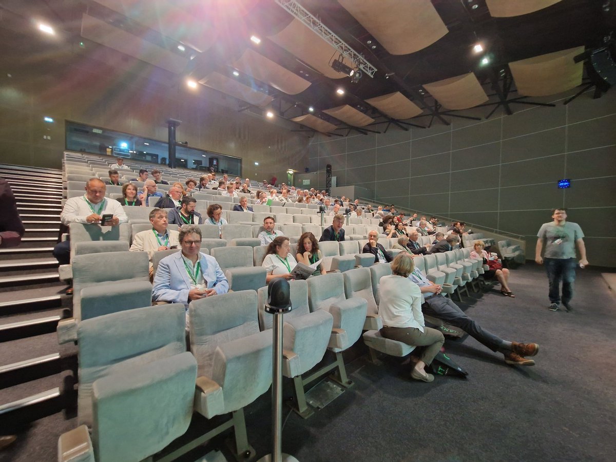 Et en parallèle, début du briefing des jurys !
#OlympiadesSI