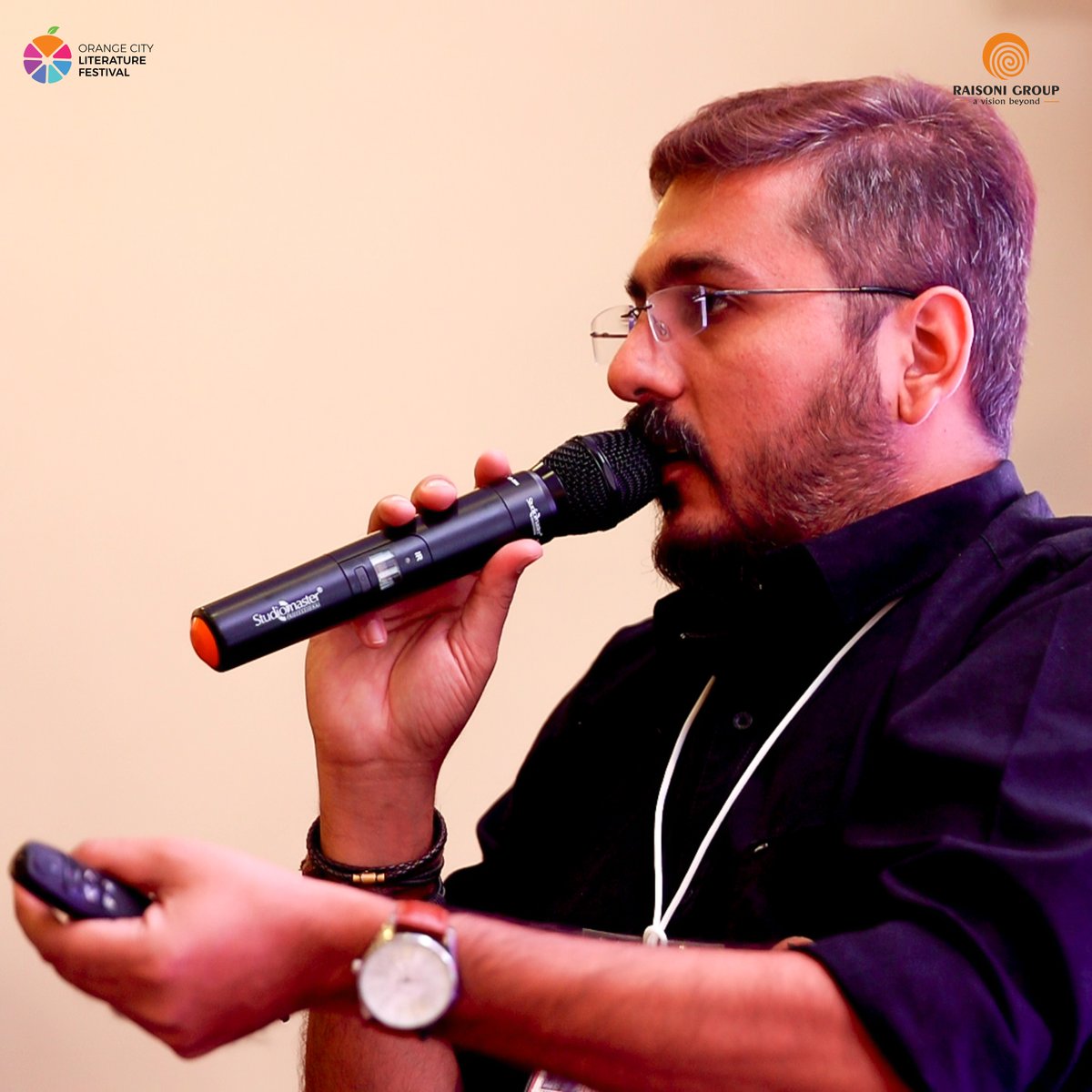 Unlocking the beauty of wildlife photography.  Varun Thakkar, and Dr. Matrishva Vyas at OCLF 4th edition. @varunthakkar156  @matrishva #OCLF #literaturefestival #OCLF4ThEdition #literaturefestival #oclfnagpur #orangecityliteraturefestival #Nagpur #WildlifePhotos