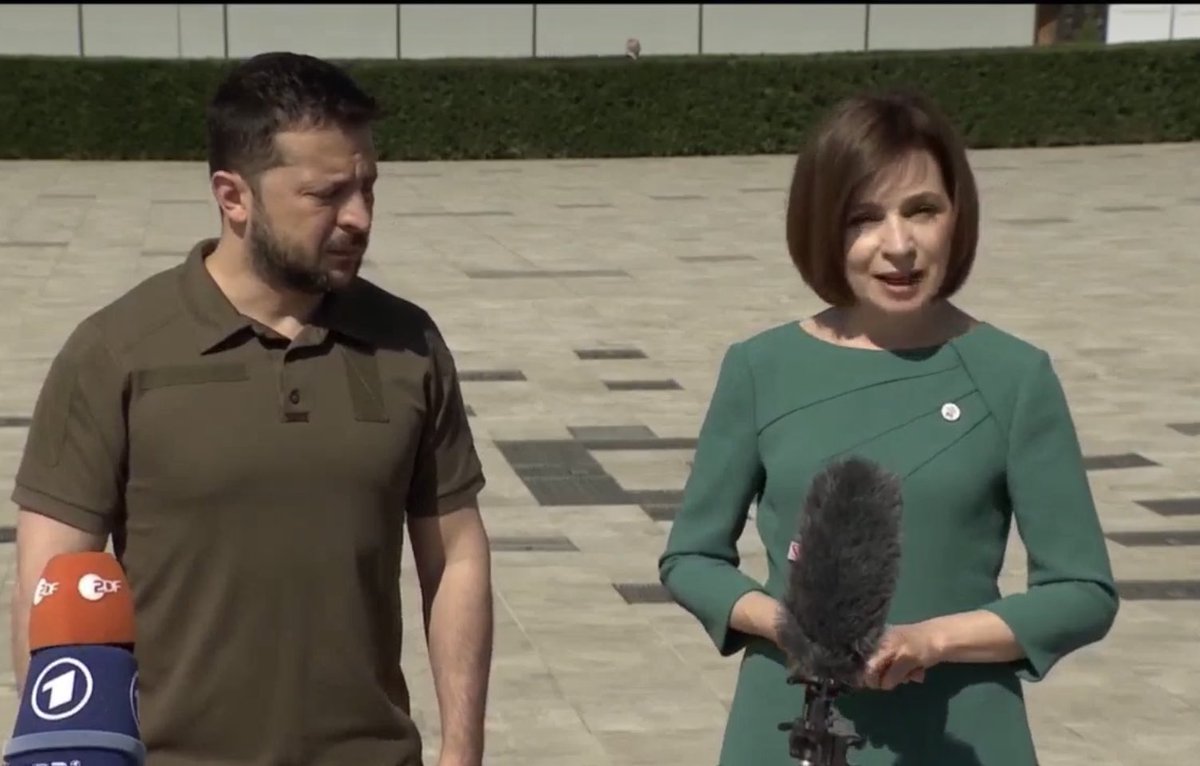 paulaerizanu's tweet image. Maia Sandu after her meeting with Zelensky at the EPC today: “Please do invest in our countries, please do believe in our democracies and in our EU future. This is your contribution to the stability and peace on the continent.”