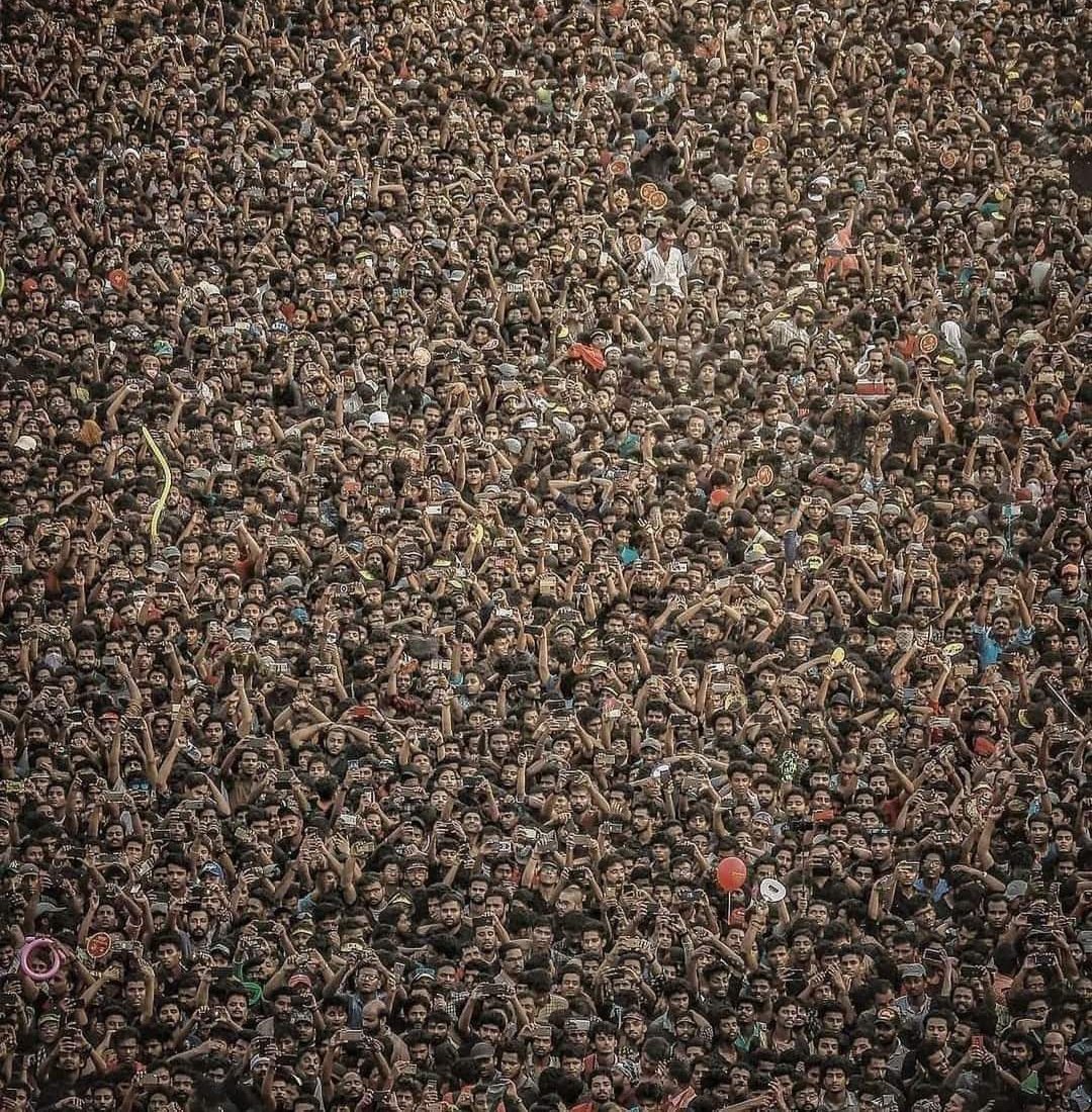 #ThrissurPooramTempleFestival
#AmazingIndia 🇮🇳 #RemarkablePhotography
Check out the crowd. You can clearly see the face of every individual. Remarkable photography indeed !!
The Thrissur Pooram is largest, most famous annual Temple festival held in Thrissur, Kerala, India.
