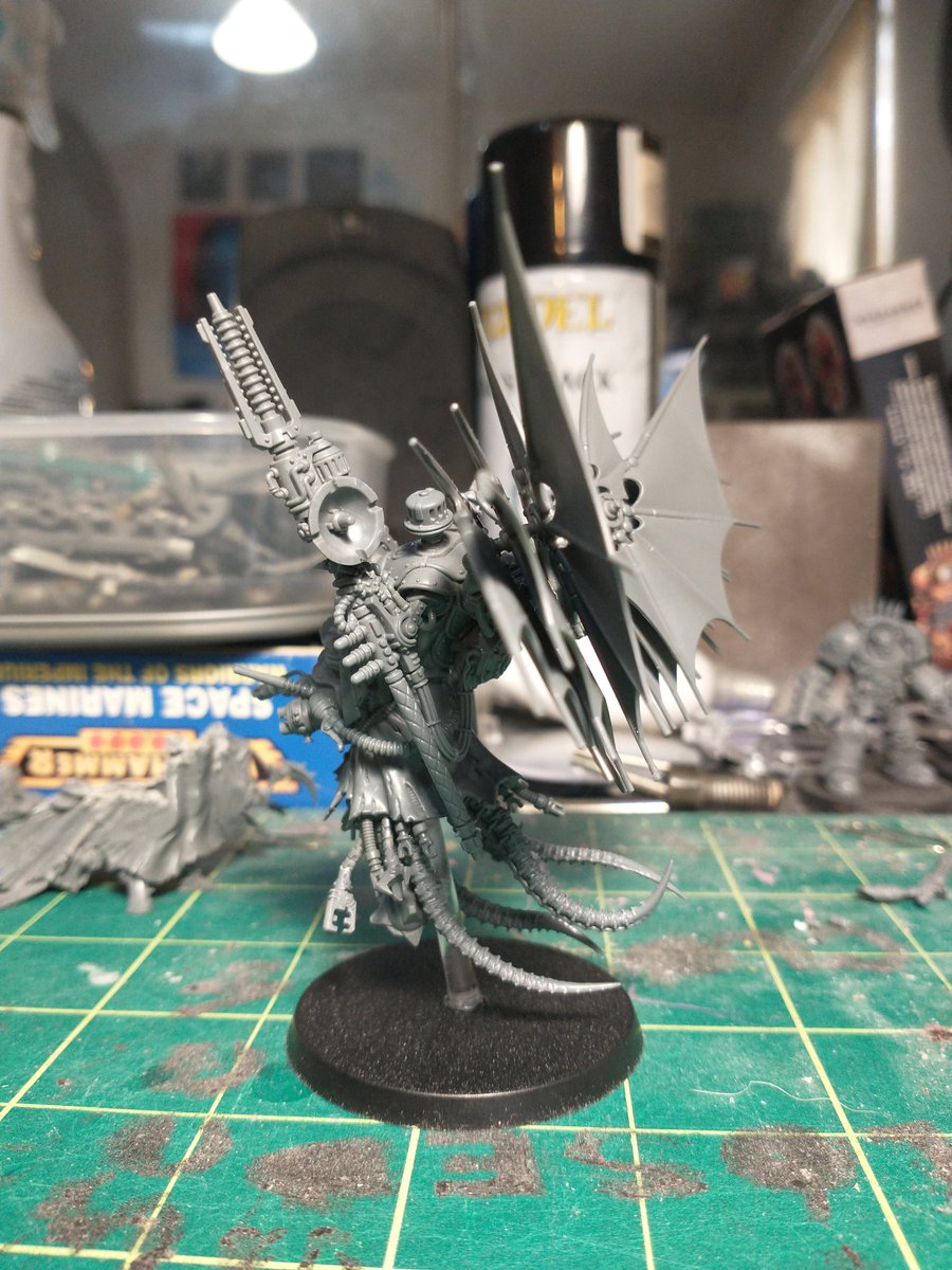 Took me nearly 6 months to work out how to put the wings on this and then another 3 weeks to do all the other fiddly bits. 

I present, from the Dark Mechanicum Helforge of Anthrax, the Biblically-accurate Magos Manipulus

#40k #warhammer40k #adeptusmechanicus