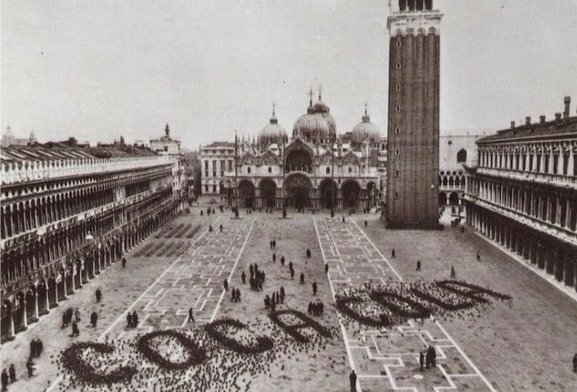 historyinmemes's tweet image. In the late 1960s, Coca Cola organized a notable event in St. Mark's Square, which involved arranging birdseed in the shape of their well-known logo. This resulted in a large gathering of pigeons that unknowingly formed the Coca Cola emblem while feasting on the seeds. A…