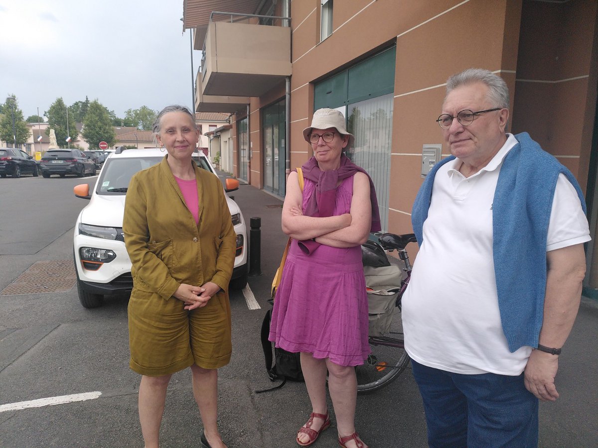 🙁Inquiétudes partagées hier à Flacé sur la vitesse et les incivilités au volant, les fermetures de commerces, le manque de pistes cyclables, l'absence des élus de la majorité.

Nous restons mobilisés pour la tranquillité et le dynamisme de ce quartier apprécié des Mâconnais.