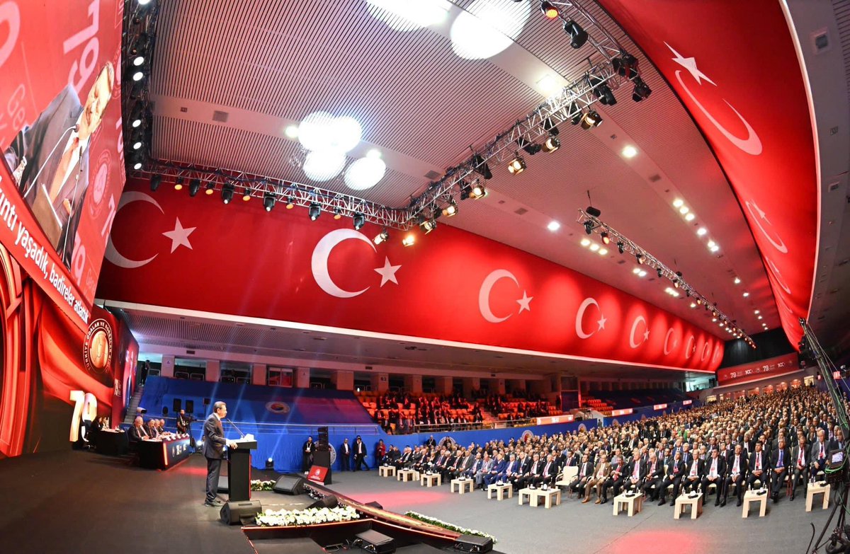 AFYONTSO's tweet photo. TOBB 79. Genel Kurulu’nda güven tazeleyerek yeniden TOBB Başkanı seçilen Sayın @RHisarciklioglu’nu, Genel Kurul’da seçilen Yönetim Kurulu Üyeleri’ni, TOBB Konsey, Komisyon ve Kurulları’nda görev alan değerli iş insanlarımızı kutlar; başarılı çalışmalar dileriz. https://t.co/bnTUyGl3AB