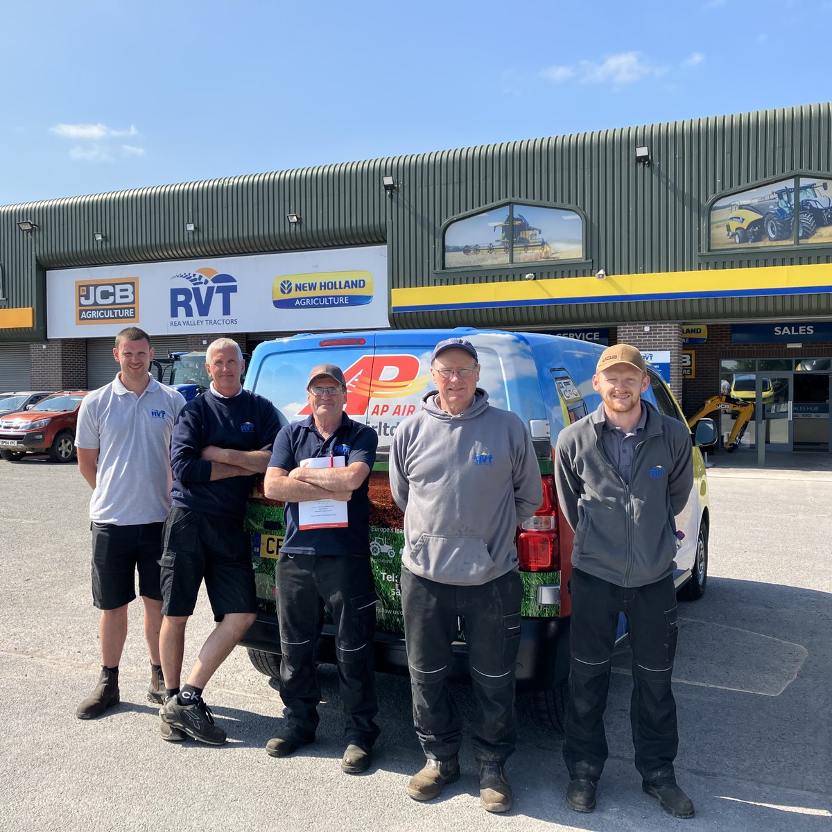 APAIRLtd's tweet image. 🚜 @RVTractors know when they&apos;re on to a good thing 😊
Lauren was back at their Shrewsbury depot for a 3rd visit to successfully take a group through the 1-day #Fgas #training course.
Happy #ACservicing to Rea Valley #Tractor’s newly #CityandGuilds qualified staff 💪❄️