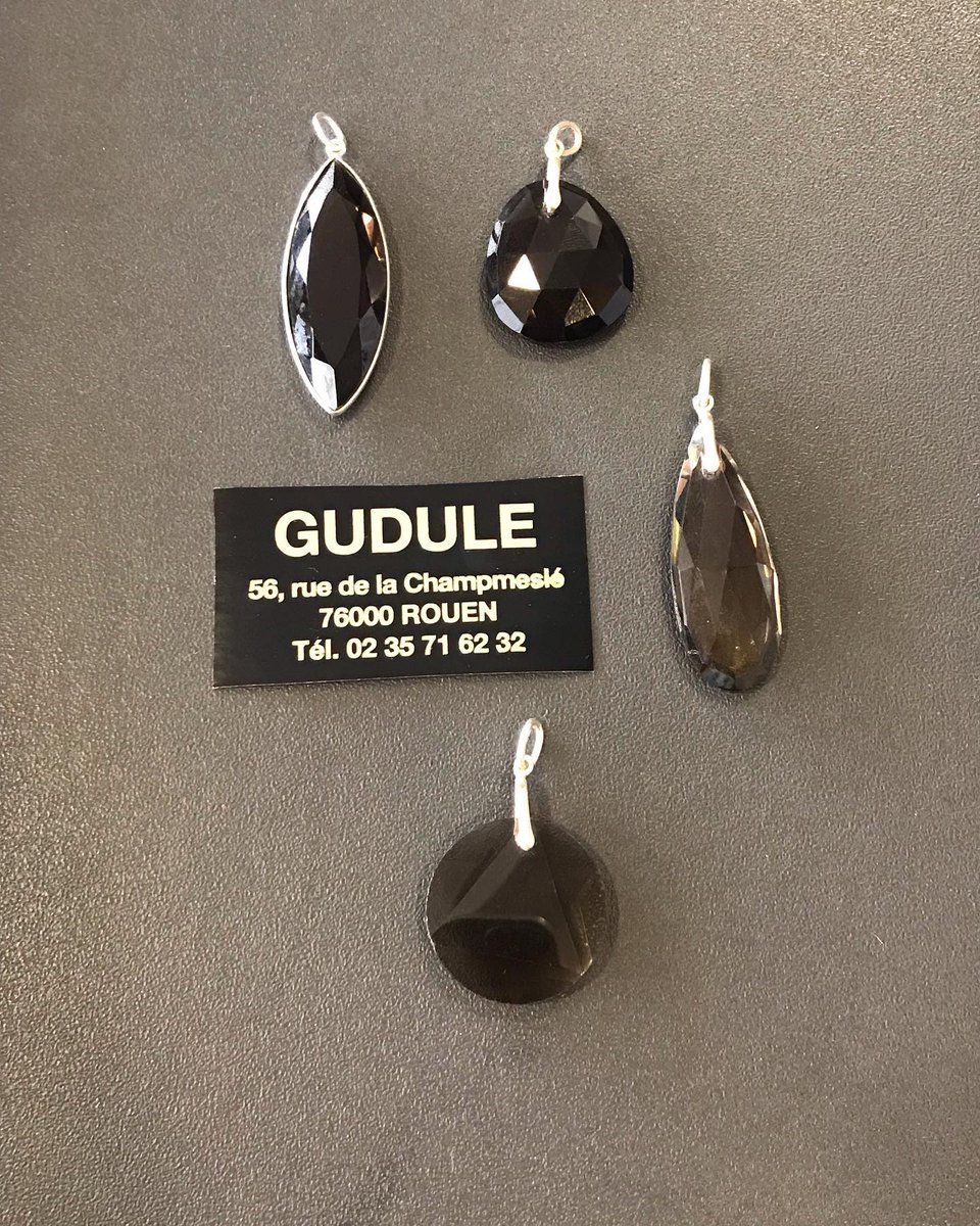 #pendentifs en #pierresnaturelles #quartzfume et #argentmassif dans votre boutique #Gudule de #rouen
#Gudule_Rouen #gudulerouen
