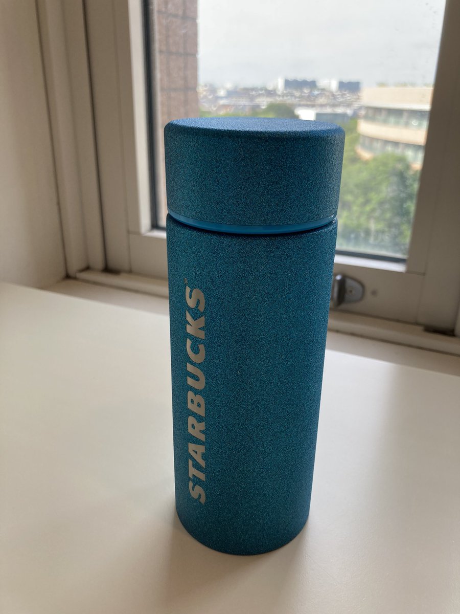 一目惚れして絶対買うって決めて、買って毎日使ってテンション爆上がりしてるー💙可愛いよ〜可愛いよ〜💙✨キラキラて本当に素晴らしい✨
明日は大雨☔️らしいよー。