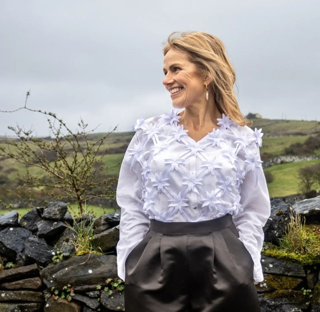 The Ultimate White Shirt from @helenhayesclot1 #irishfashion #shirt #whiteshirt #foldedribbon #dressyshirt #bespoke #irishfashionart #handmade #helenhayes #Irishdesign #CIFD