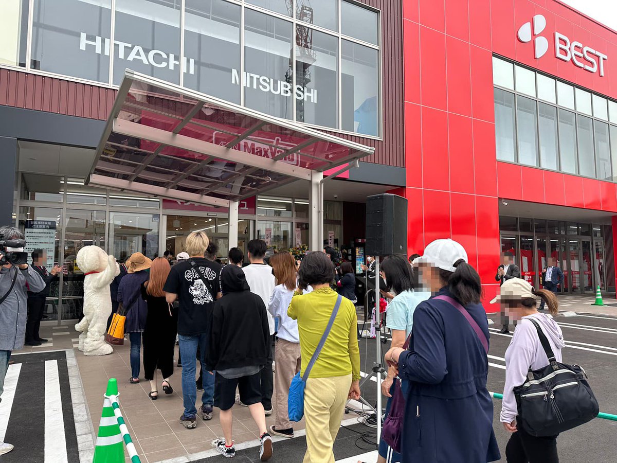 lecontebleu092's tweet photo. 2023.05

先日、マックスバリュー城野駅前店様の
オープニングセレモニーのお手伝いをさせていただきました。
たくさんのお客様もセレモニーに参加してくださいました！

＃セレモニー
＃ルコントブルー
＃lecontebleu https://t.co/bxcwOeXHOD
