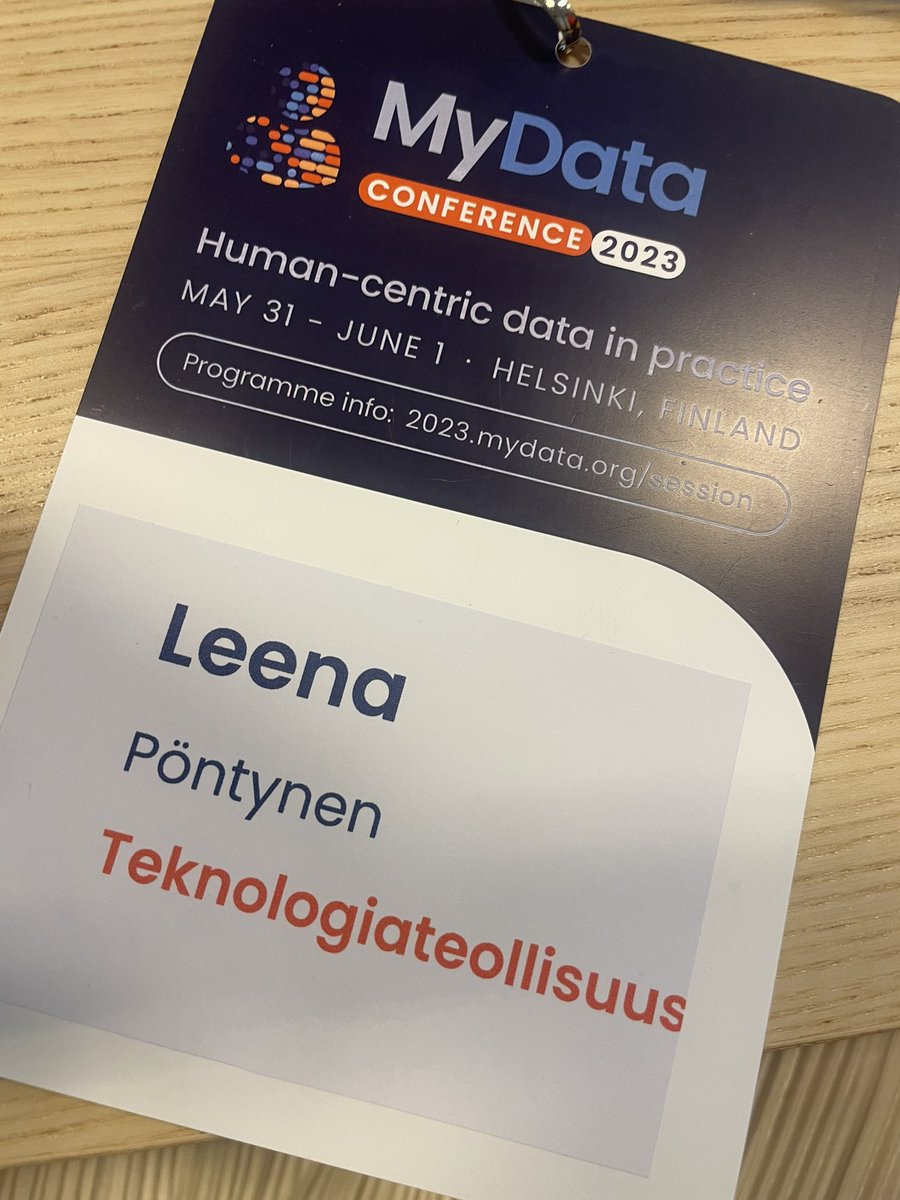 leenapontynen's tweet image. Osaamisdatan hyödyntäminen pyöreässä pöydässä MyData konferenssissa. Meiltä on muuten tulossa pian Skills data playbook 2.0, jossa taas uutta tietoa. Edellinen pelikirja löytyy myös netistä suomeksi ja englanniksi. #skillsdata