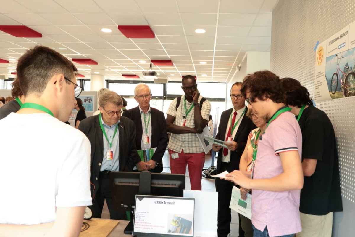 AcadTechnolog's tweet photo. 🔴 Finale des #OlympiadesSI 2023
Les étudiants présentent leurs ✨ projets au jury au @GIANTcampus Grenoble
Projets à retrouver en vidéo sur le site de l'#upsti
👉 https://t.co/GDt5RX5f2E
cc @upstifr @AcadTechnolog @AlainCadix @grunblatt https://t.co/PPffPQ92Iw
